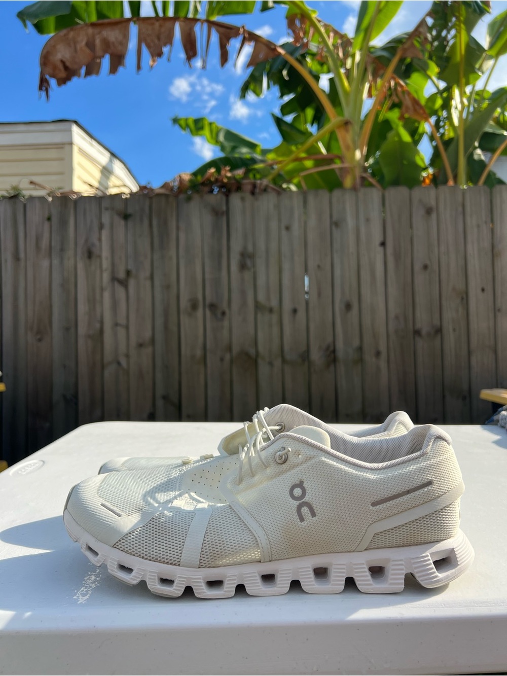 Men’s On Running Cloudfoam Ivory/White Lightweight Sneakers size 11.5